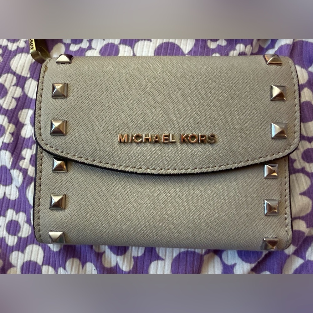 Michael Kors Ava Studded Saffiano Leather Carryall Card Wallet in Cement Grey